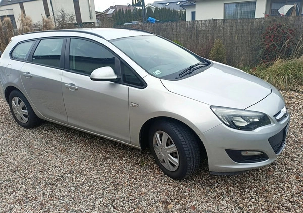 Opel Astra cena 24000 przebieg: 184000, rok produkcji 2014 z Poznań małe 46